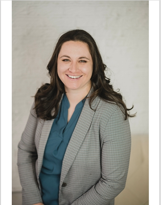Portrait of Taelyr Rothblatt, Realtor.